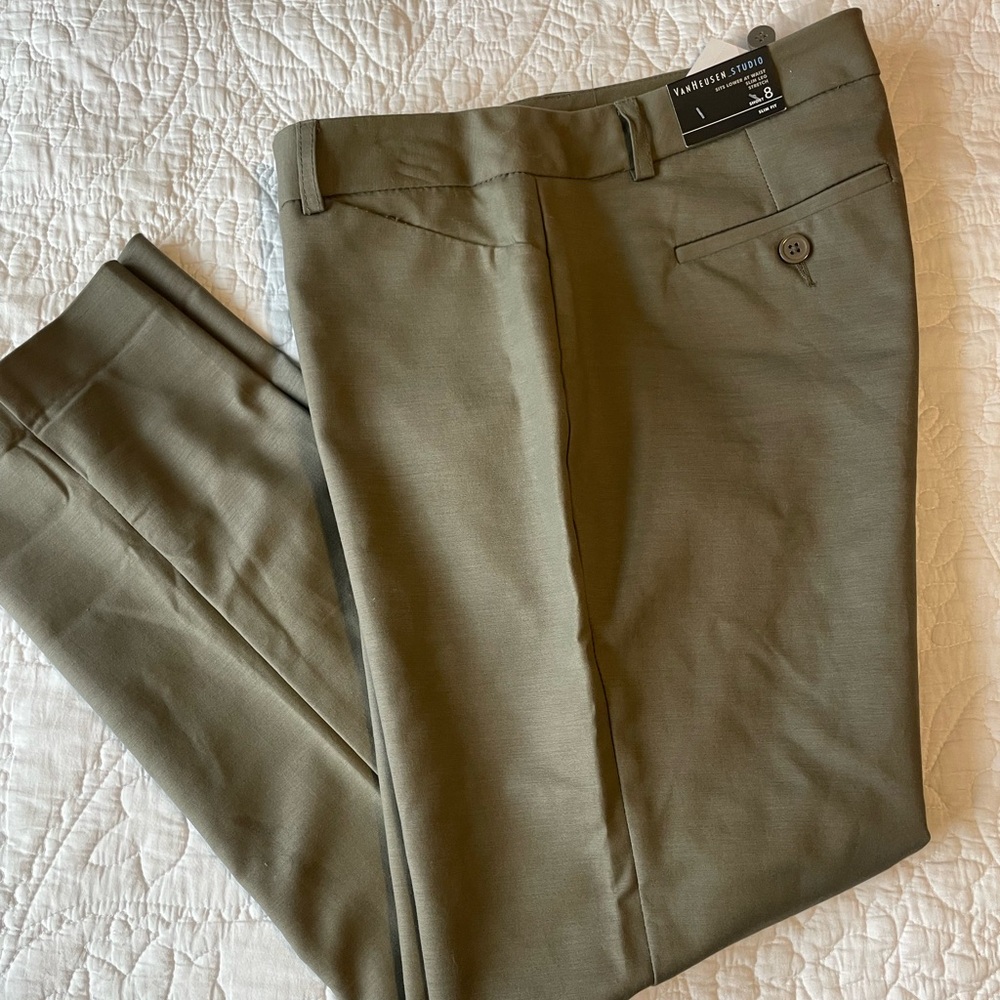 NWT Van Heusen Women’s Slim Fit 8 short